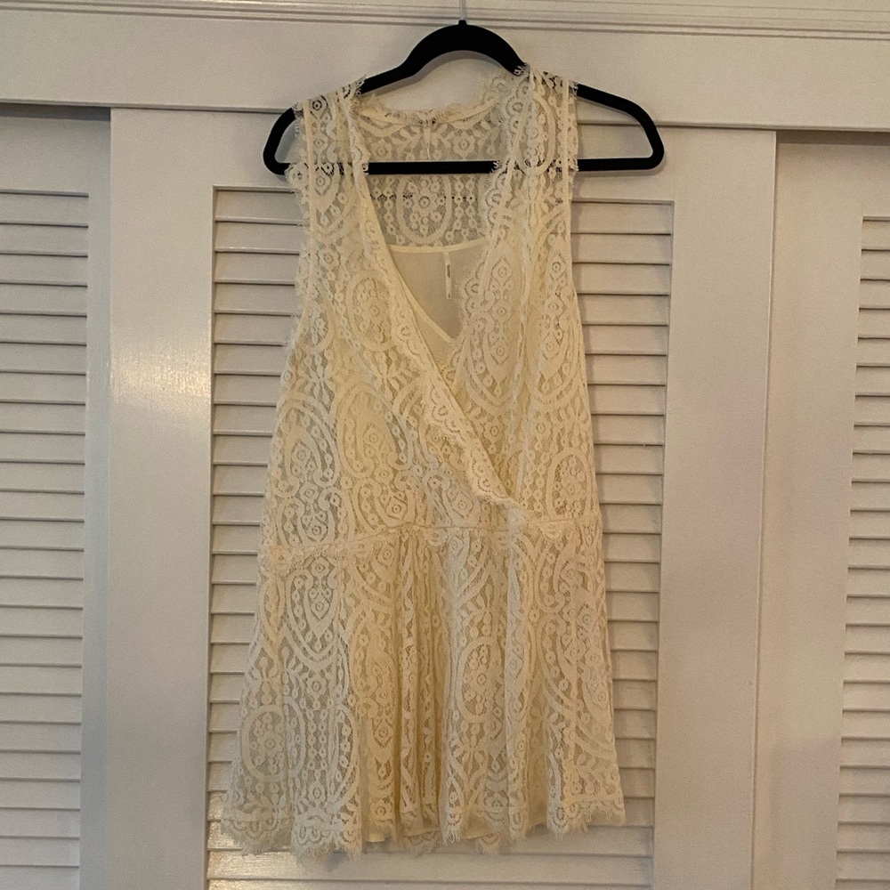Ivory lace lined dress. Worn once and in great condition.